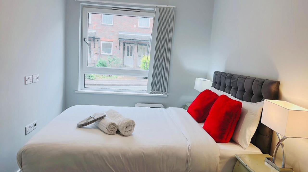 Mnitri Apartment Luton  Extérieur photo